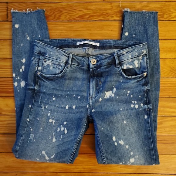 ZARA Trafaluc Denimwear Distressed Bleach Splattered Jeans Raw Hem Sz 6 US - Picture 5 of 7